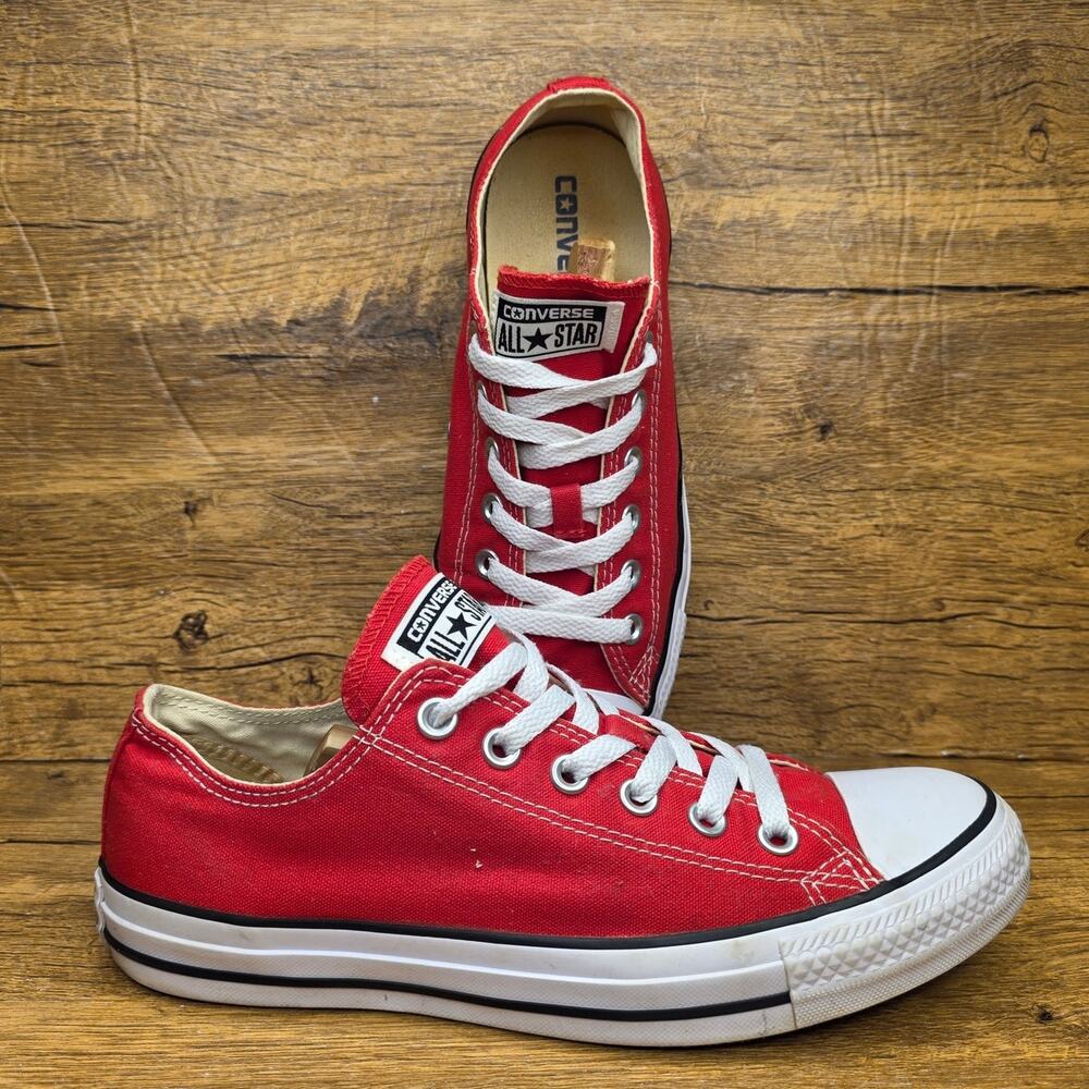 Converse All Stars Red Canvas Lace up chuck taylors sneakers sz Men 7 WMN 9